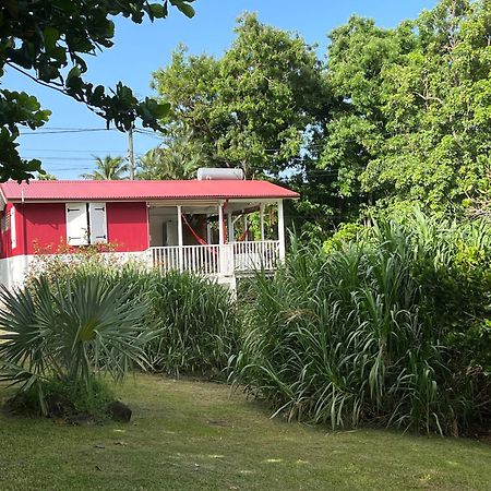 Grand Bungalow Avec Piscine Et Vue Mer Bouillante Kültér fotó