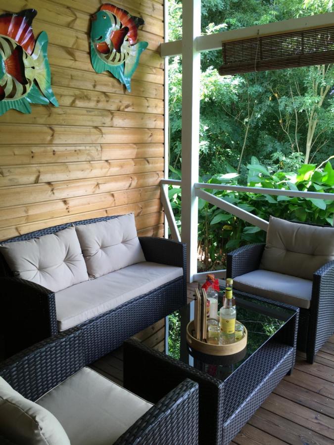Grand Bungalow Avec Piscine Et Vue Mer Bouillante Kültér fotó
