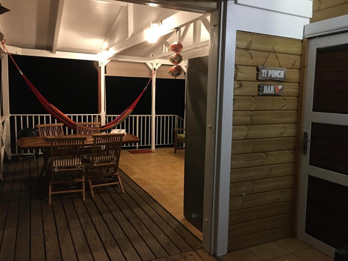 Grand Bungalow Avec Piscine Et Vue Mer Bouillante Kültér fotó