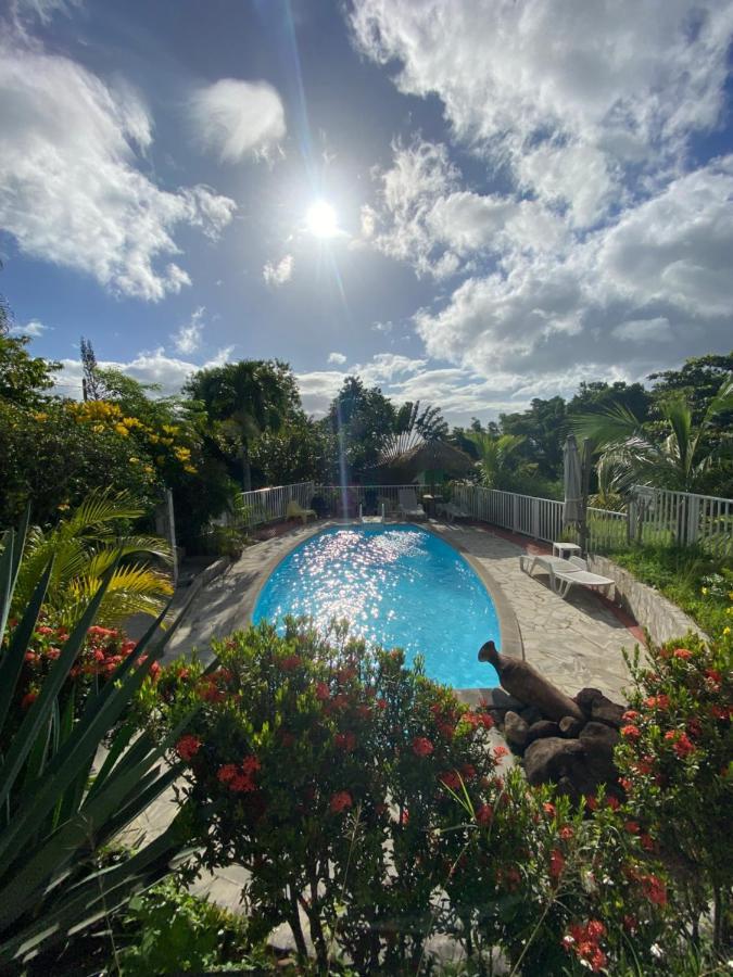 Grand Bungalow Avec Piscine Et Vue Mer Bouillante Kültér fotó