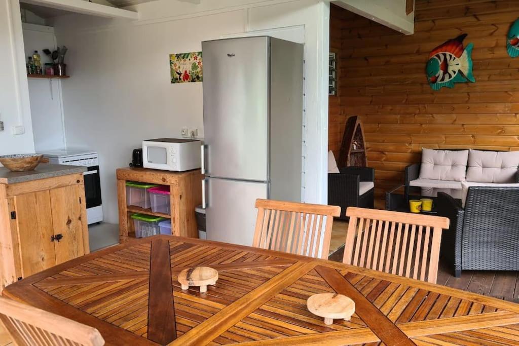 Grand Bungalow Avec Piscine Et Vue Mer Bouillante Kültér fotó