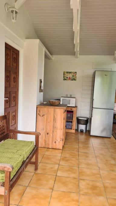 Grand Bungalow Avec Piscine Et Vue Mer Bouillante Kültér fotó
