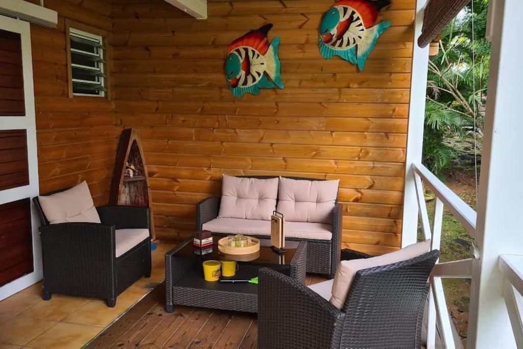 Grand Bungalow Avec Piscine Et Vue Mer Bouillante Kültér fotó