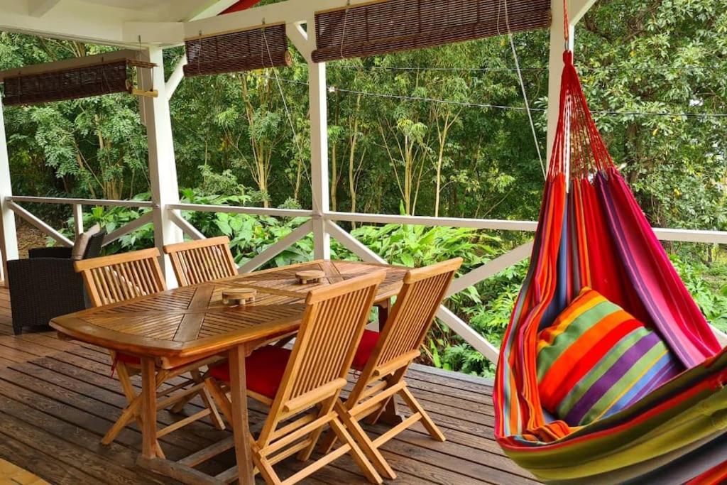 Grand Bungalow Avec Piscine Et Vue Mer Bouillante Kültér fotó