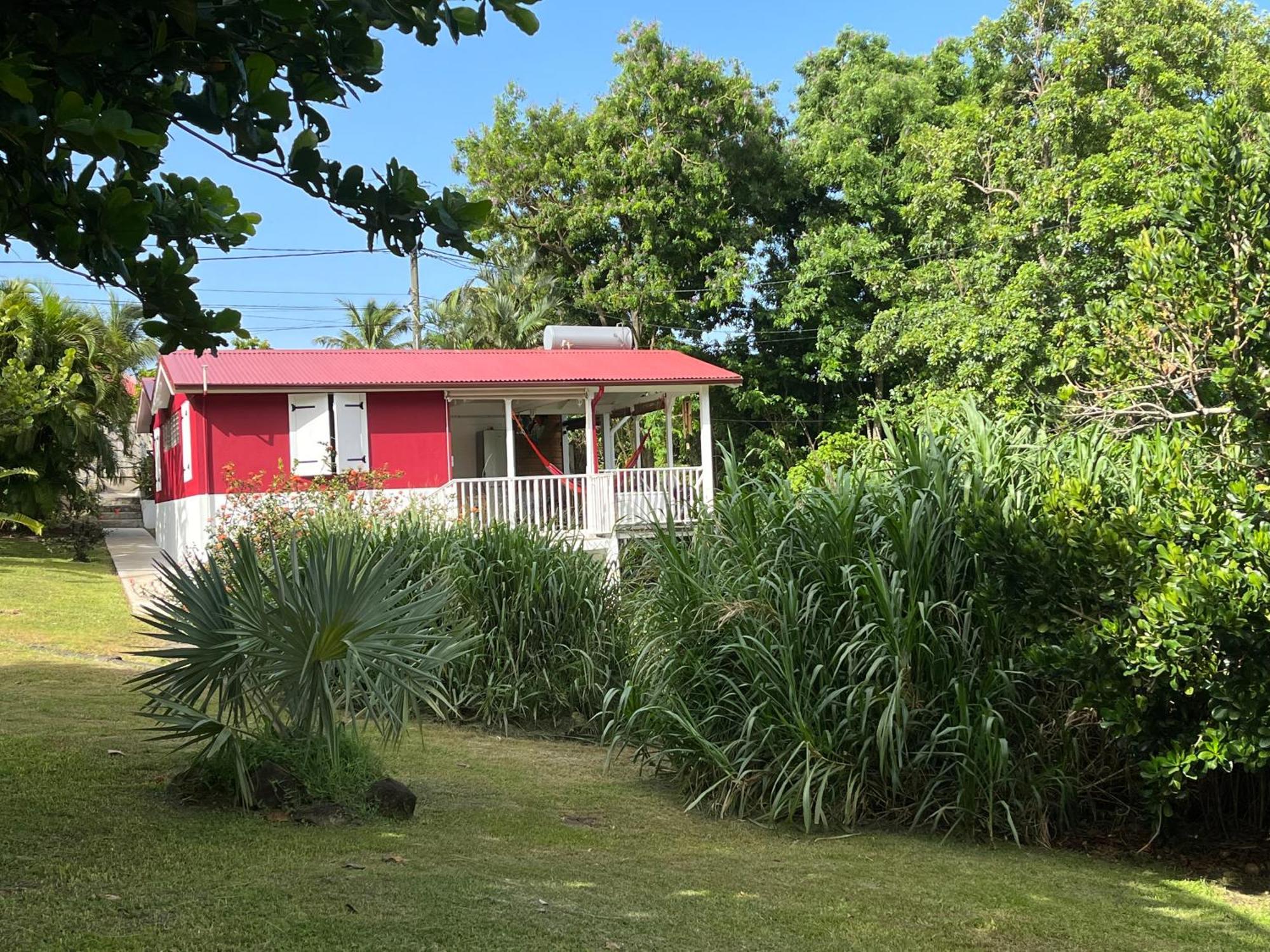 Grand Bungalow Avec Piscine Et Vue Mer Bouillante Kültér fotó